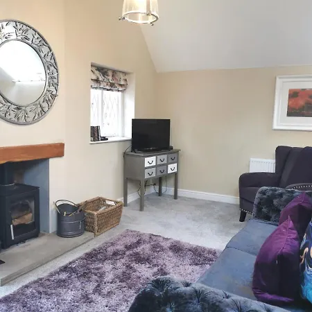 The Coach House Apartment At Cefn Tilla Court, Usk Extérieur photo