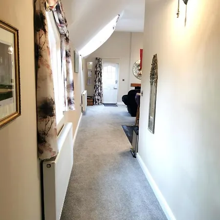 The Coach House Apartment At Cefn Tilla Court, Usk Extérieur photo