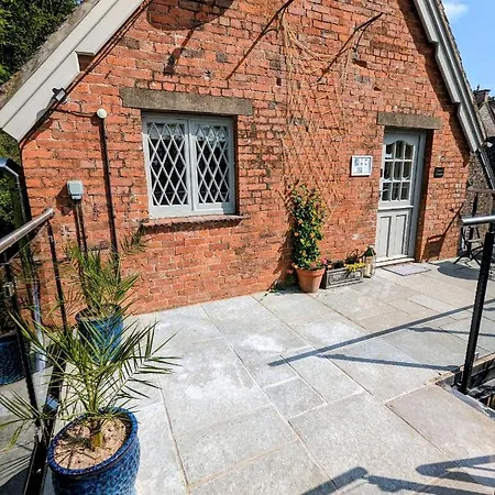 The Coach House Apartment At Cefn Tilla Court, Usk Extérieur photo