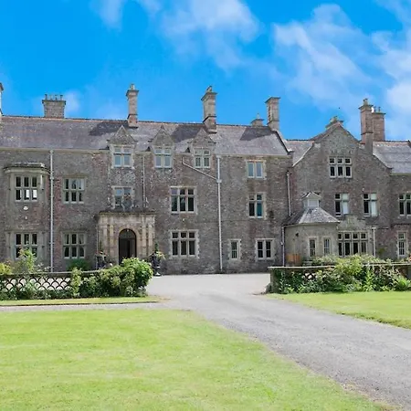 The Coach House Apartment At Cefn Tilla Court, Usk Extérieur photo