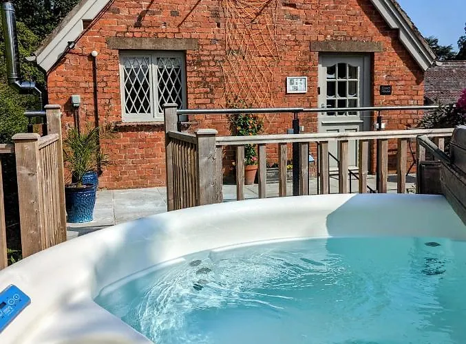 The Coach House Apartment At Cefn Tilla Court, Usk