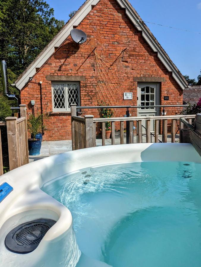 The Coach House At Cefn Tilla Court, * Usk