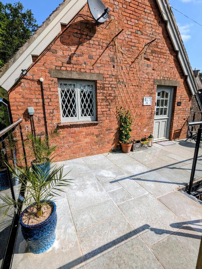 The Coach House At Cefn Tilla Court, *
