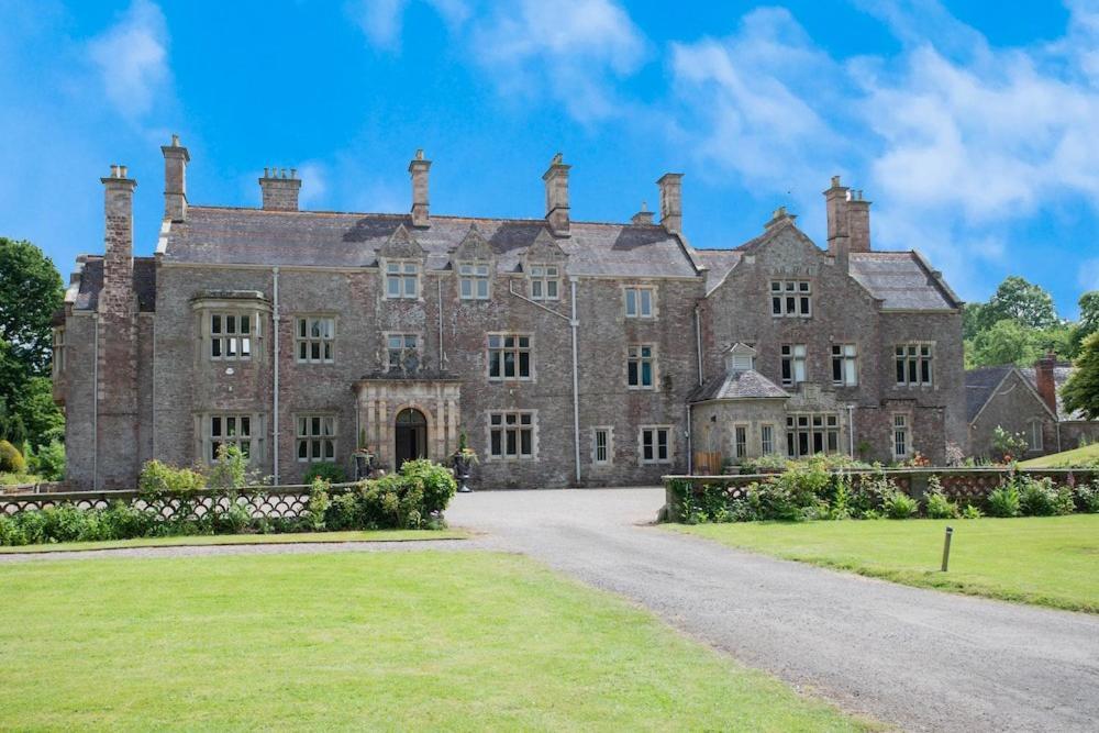 The Coach House At Cefn Tilla Court, * Usk